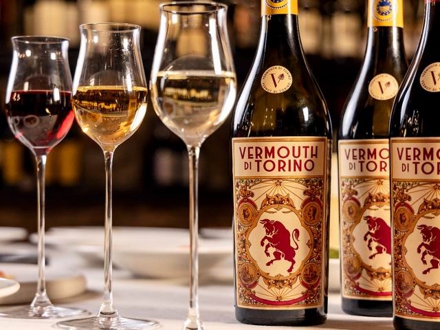 IL VERMOUTH DI TORINO… A TORINO  UNA GRANDE DEGUSTAZIONE E UN VIAGGIO TRA STORIA E GUSTO NELLA SUA CITTÀ D’ORIGINE