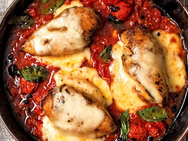 POLLO PICCANTE ALLA PIZZAIOLA CON SALSA PRONTA AGROMONTE DI POMODORO CILIEGINO CON PEPERONCINO